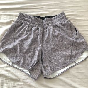 Lululemon track that mid-rise lined short 5 inch, size 6